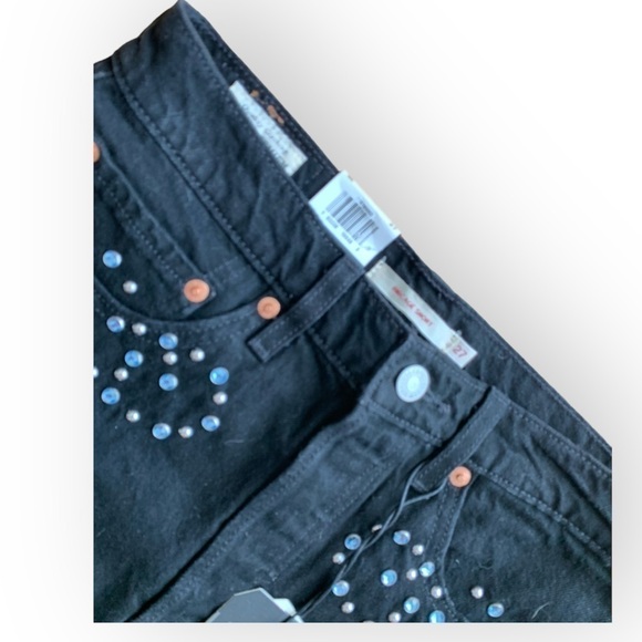 Levi’s Ribcage Shorts - Picture 4 of 10